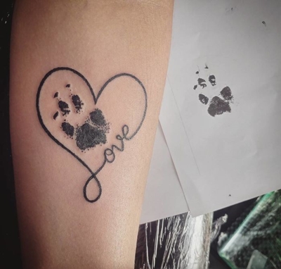 Dogilike.com :: ชวนดู! 10+ รอยสักรูปรอยเท้าน้องหมาที่คนไม่รักสุนัขจริงทำไม่ได้แน่นอน